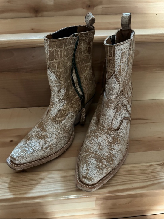 Ariat Shoes - Ariat Distressed Croc-Embossed Tan & Cream Ankle Cowboy Boots